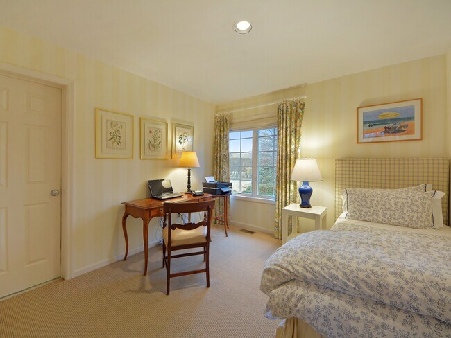 Foto del edificio - 136 Summerfield Ln