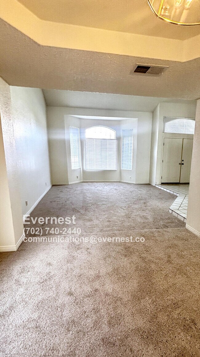 Foto del edificio - Spacious 4-Bedroom Home in a Great Locatio...