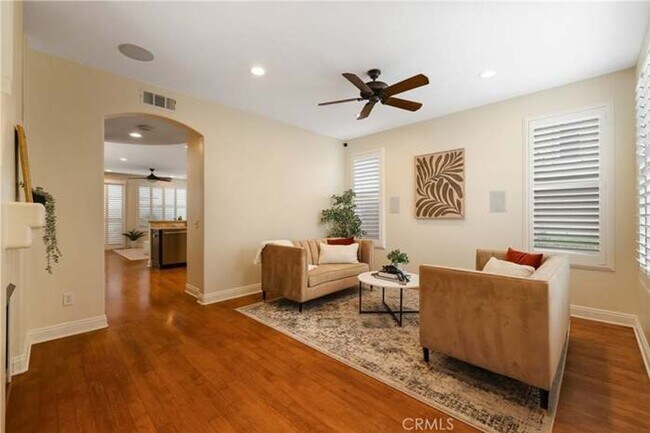 Building Photo - 3 Bedroom Plus Loft in Los Flores