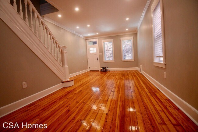 Building Photo - 3 br, 1.5 bath House - 4 E Collings Ave