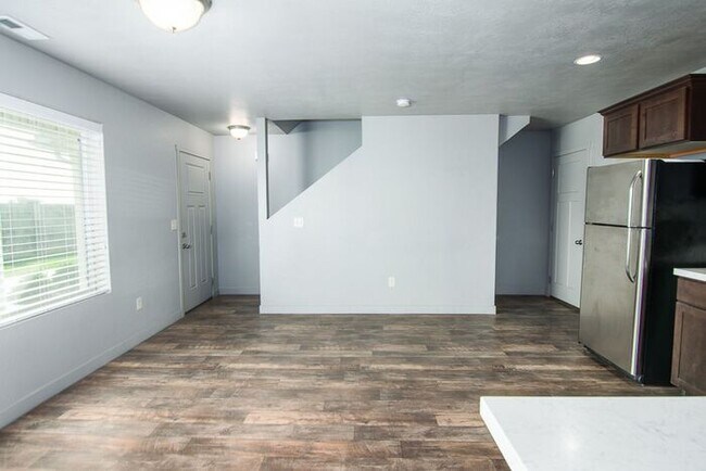 Building Photo - Edgewater Townhome In Beautiful Vineyard