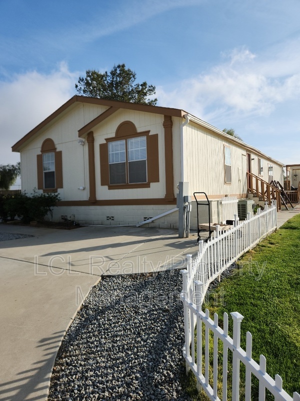 Building Photo - 25795 Leon Rd