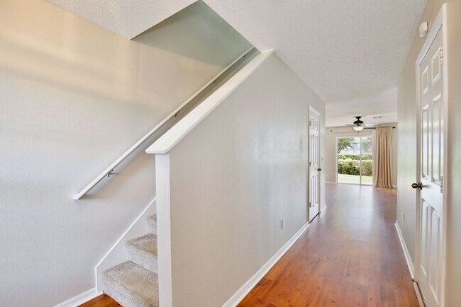 Foto del edificio - Beautiful 2/2.5 Townhome in the Gated Community of Waterford Villas - East Orlando is Available Now!