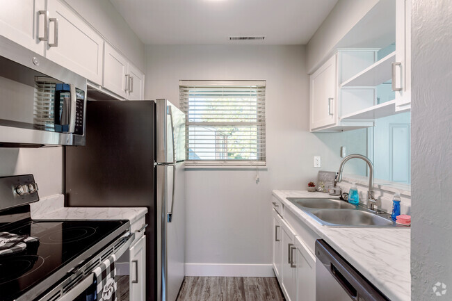 Interior Photo - 25 Broadmoor