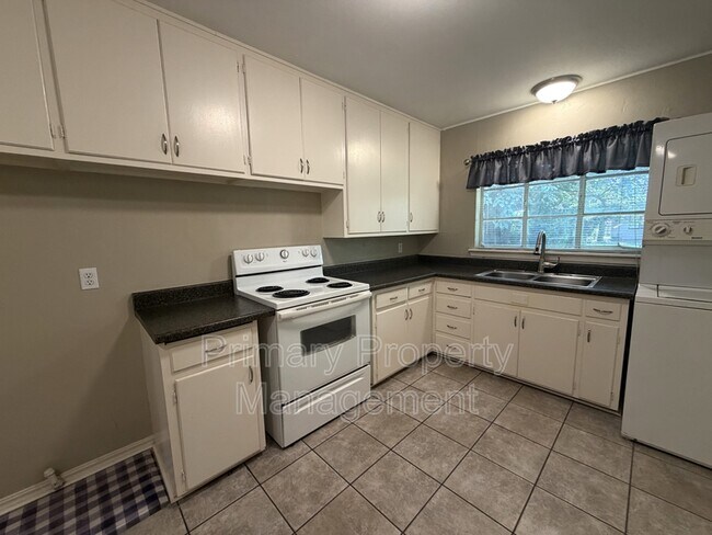 Foto del edificio - 1722 Mattern Dr