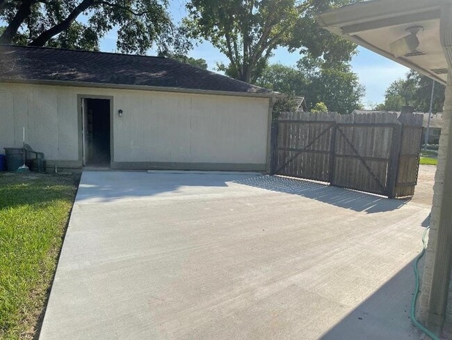 Building Photo - 10306 Twin Hills Ct