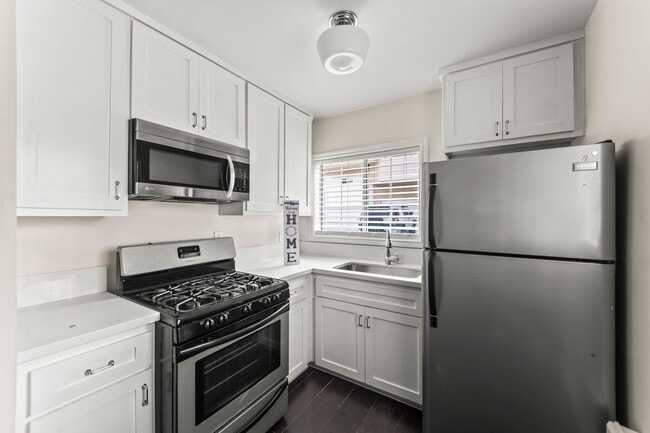 Foto del edificio - 4104 E 7th St