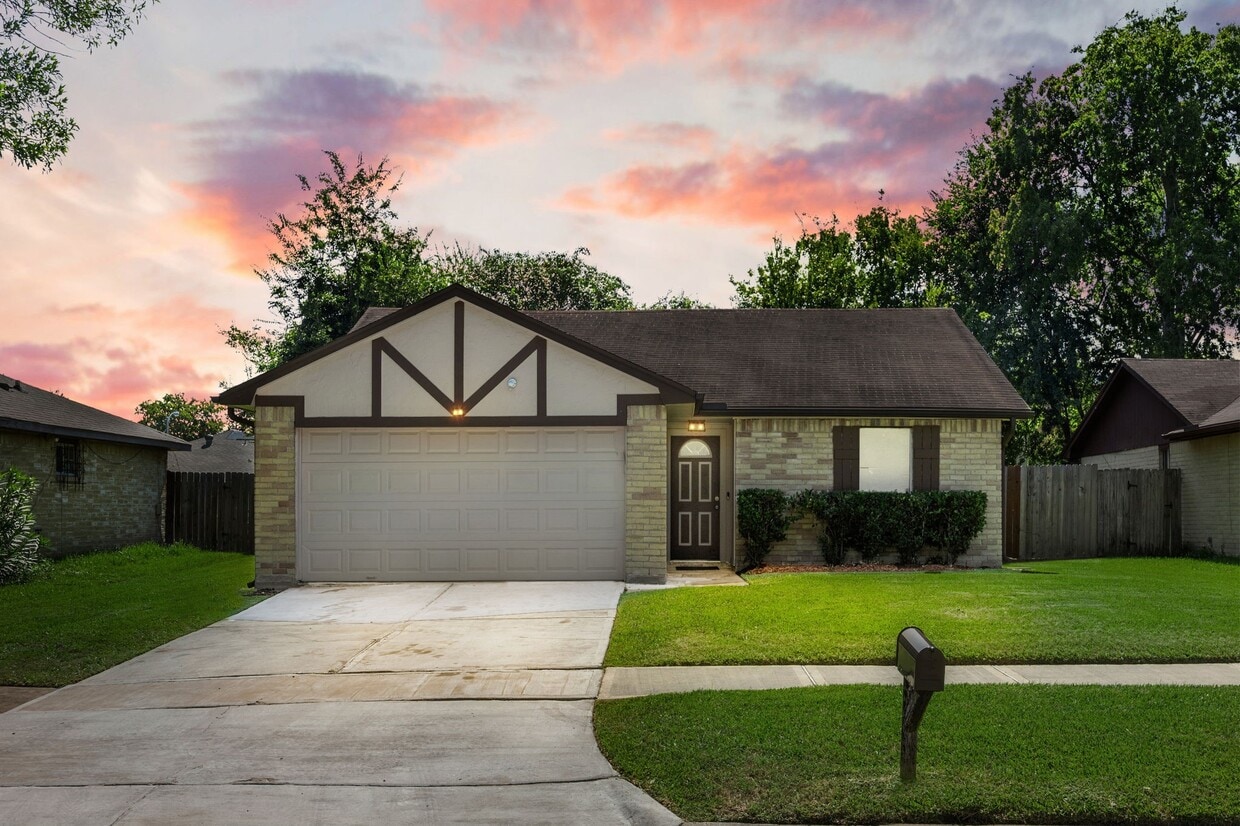 Foto principal - 10231 Gulfstream Ln