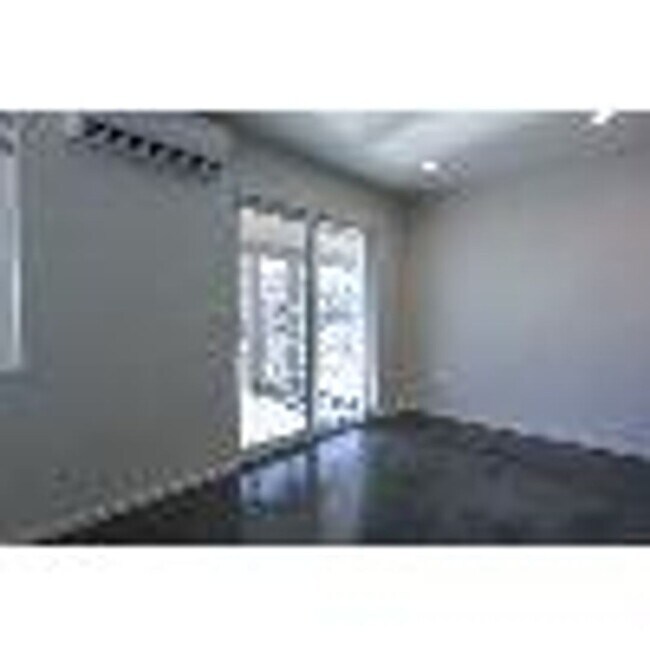 Foto del edificio - 8571 Spouse Dr