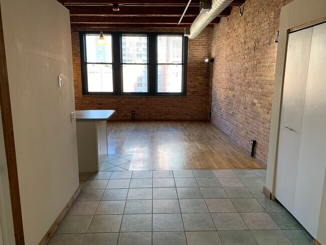 Building Photo - 732 S Financial Pl