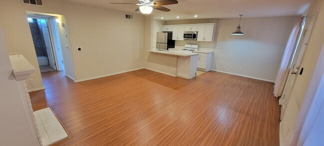 Large Living Room - 14126 Tiara St