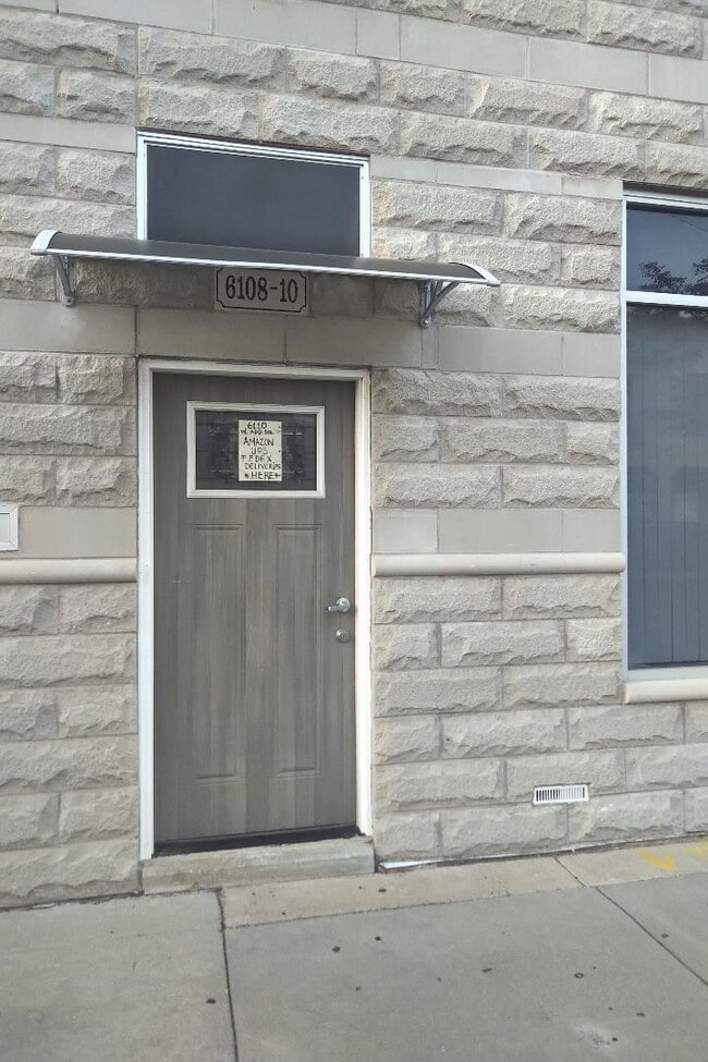 Building Photo - 6108 W Addison St