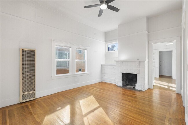 Foto del edificio - 1517 Willow St - 2 Bedroom | 1 Bath | Duplex