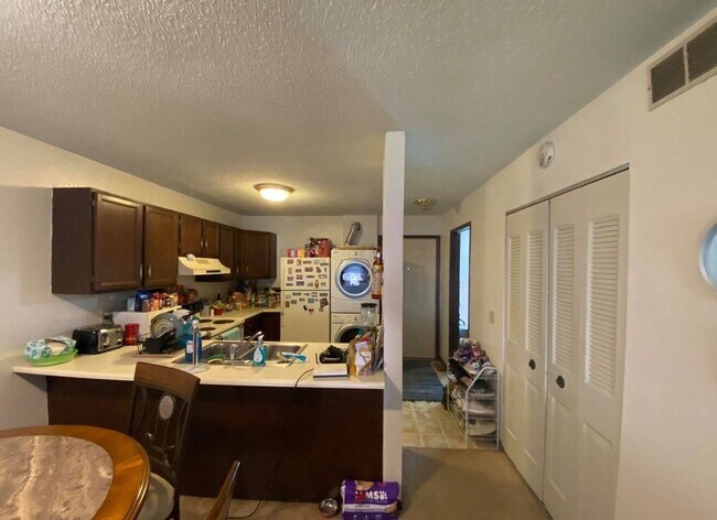 Building Photo - 251 Bunting Ln