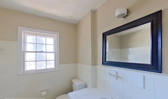 Building Photo - 1930 Wayne Ln