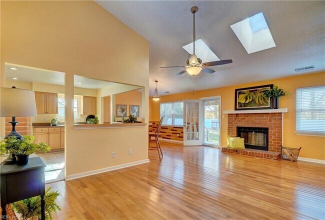 Foto del edificio - 624 Willow Bend Dr