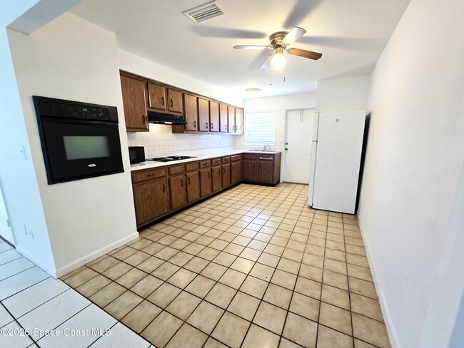 Foto del edificio - 97 Lucas Rd