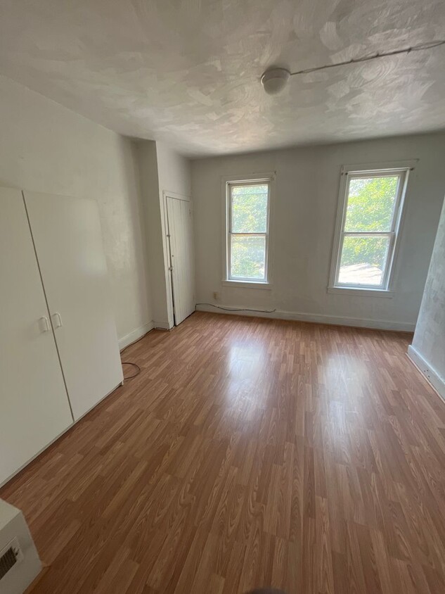 Foto principal - 2-bedroom townhouse in Northeast York. Sec...