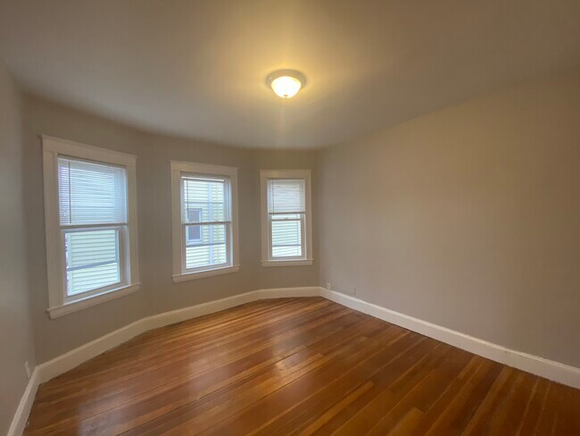 Building Photo - 8 Crowell St