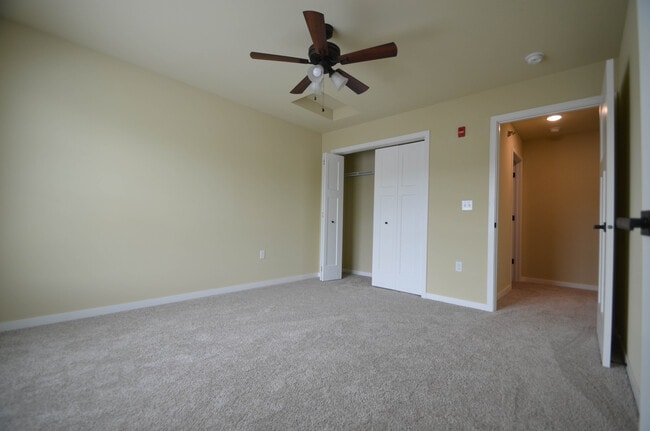 Dormitorio - 2018 Campbell Rd