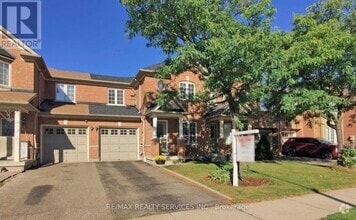 Building Photo - 16 Fairway Ct