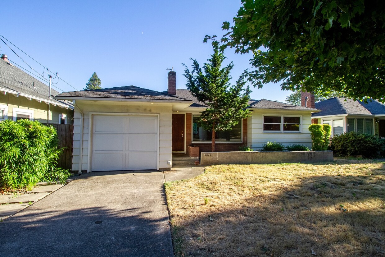 Foto principal - Fantastic SE Portland Home with Parking, H...