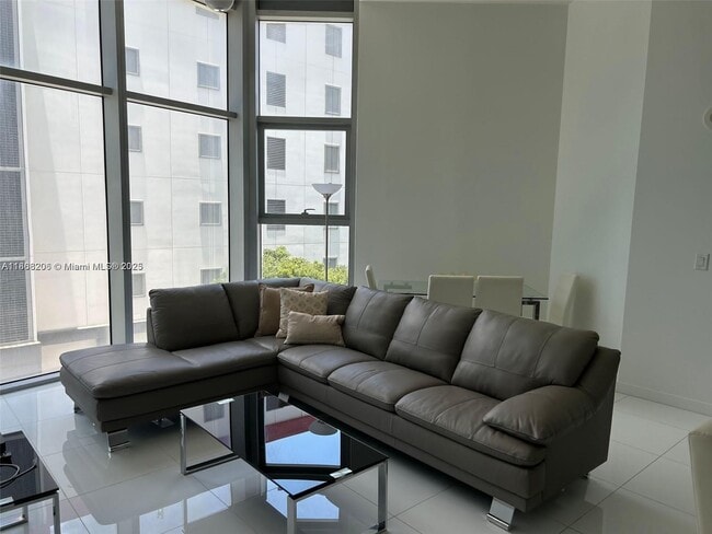 Foto del edificio - 851 NE 1st Ave
