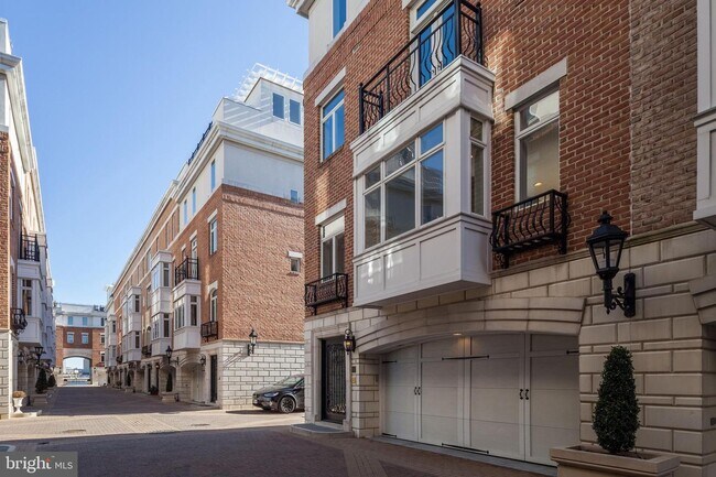 Building Photo - 609 Ponte Villas N