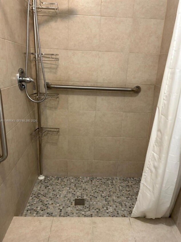 Building Photo - 2306 Sunshine Blvd