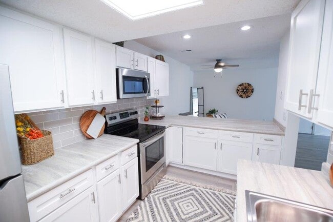 Building Photo - Auburn Townhomes