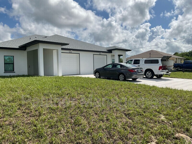 Foto principal - 5042 Bristo St