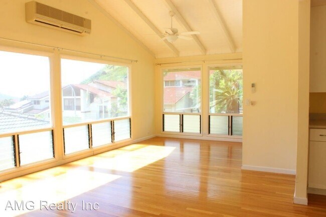 Building Photo - 3 br, 2 bath House - 861 Kulani Street