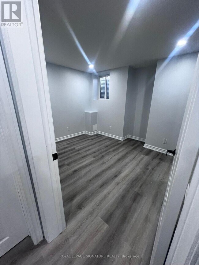 Photo du bâtiment - 999 Black Cherry Dr