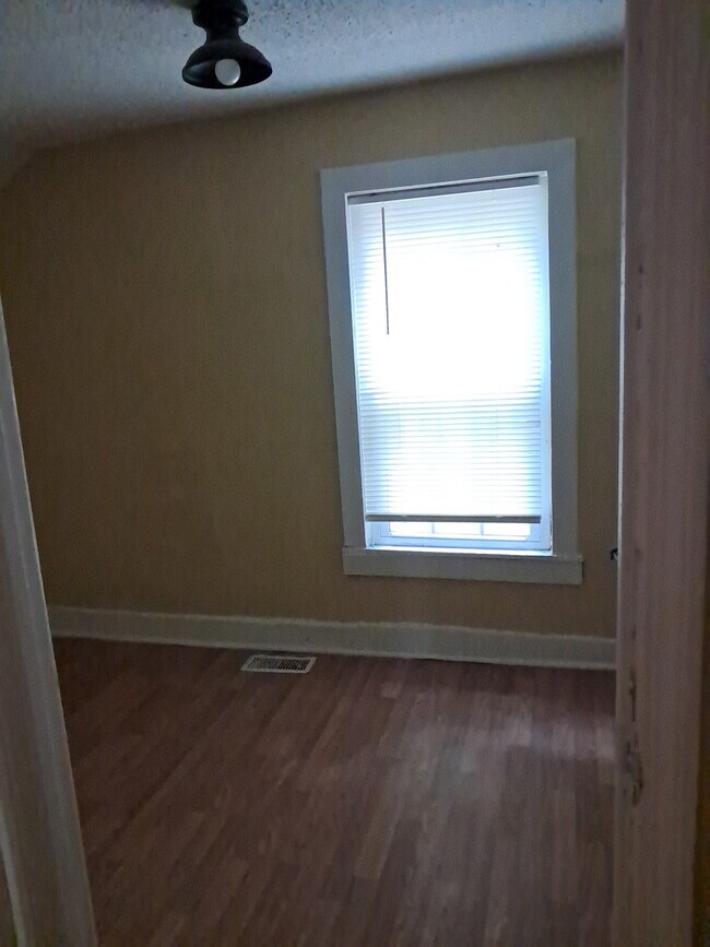 Foto del edificio - 5846 Ames Rd