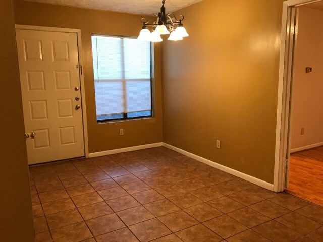 Foto del edificio - 4441 Old College Rd