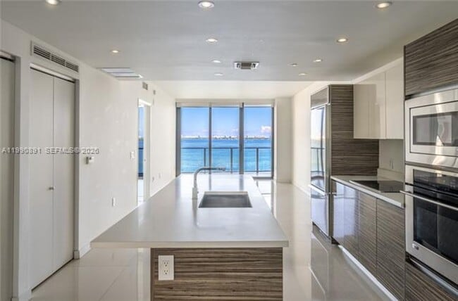 Foto del edificio - 460 NE 28th St