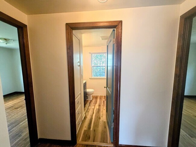Foto del edificio - Three bedroom one bathroom home for rent