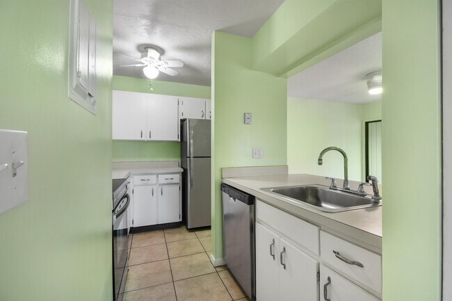 Building Photo - 20 Alcira Ct