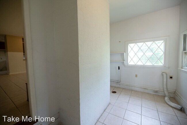 Building Photo - 3 br, 2 bath House - 1633 E Cherokee