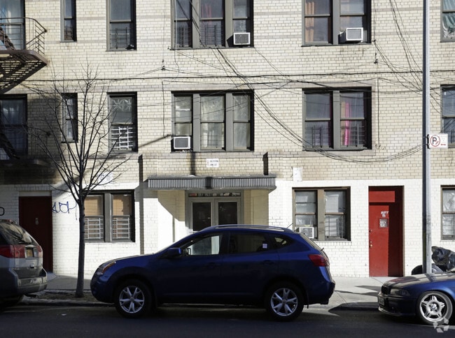 Building Photo - 1 E 198th St