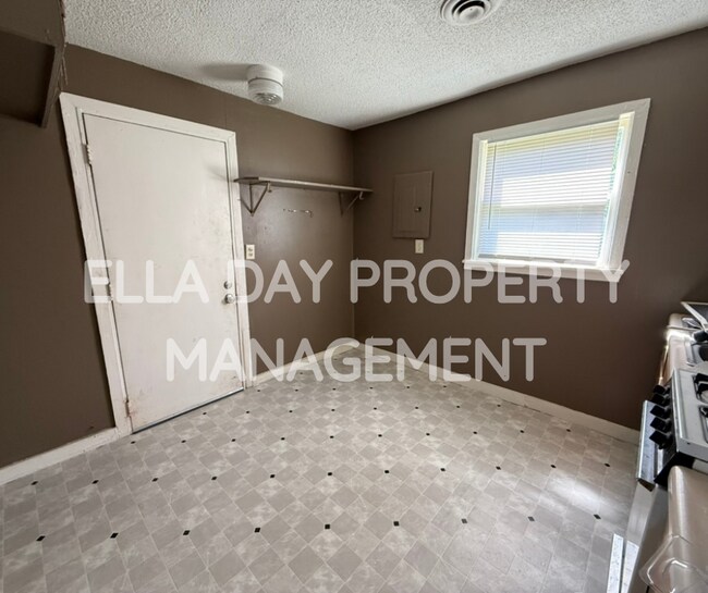 Foto del edificio - 2412 S Roosevelt St
