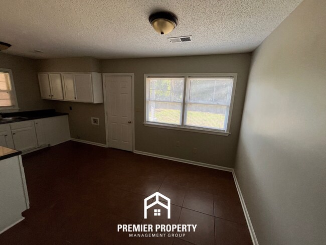 Building Photo - Charming 3BR/1.5BA Memphis Home | Hardwood Floors Throughout & Large Fenced Yard