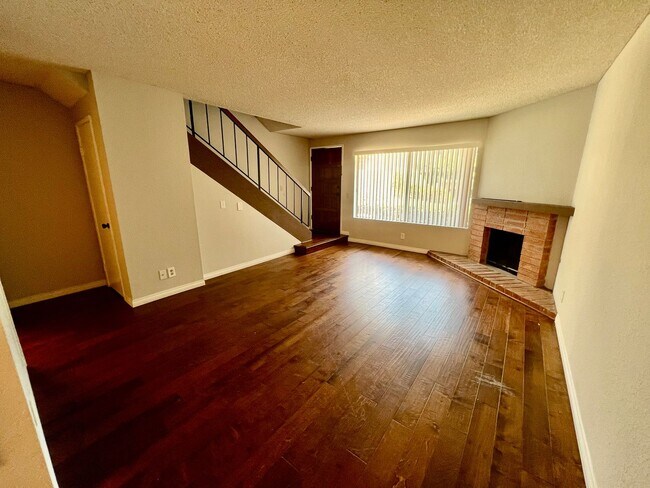 Building Photo - Beautiful 2B/1.5BA Condo w/ Patio & Washer...