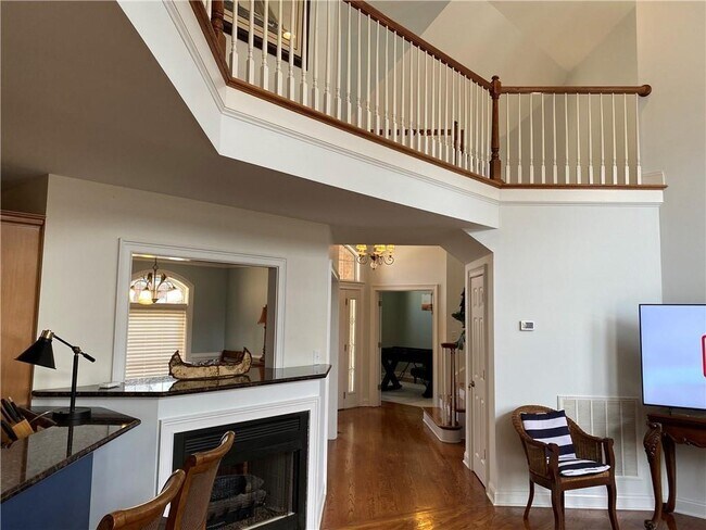 Foto del edificio - 19 Ruby Lake Ln