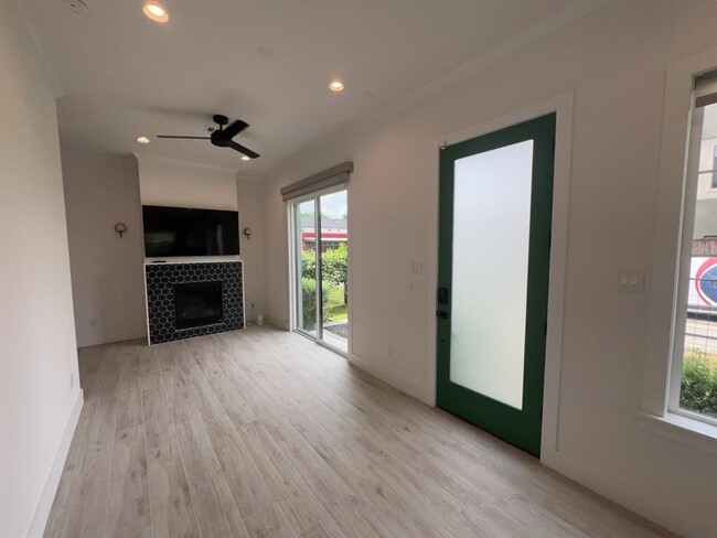 Foto del edificio - 1423 Holly St