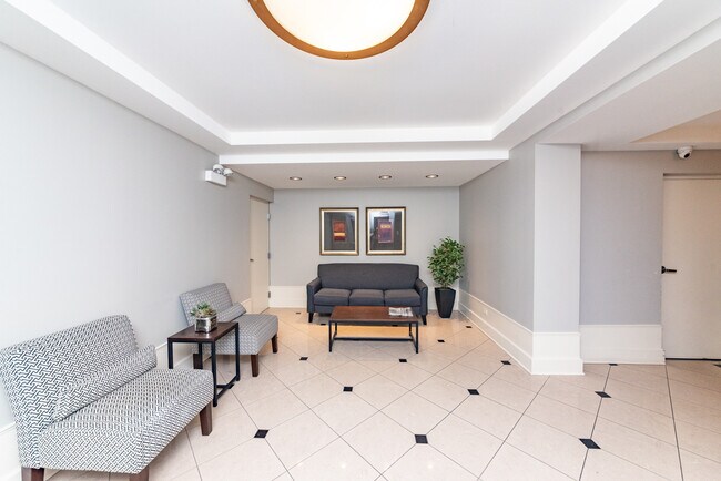 Foto del edificio - 1350 W Fullerton Ave