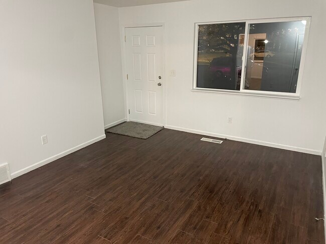 Foto del edificio - 720 Armstrong Rd