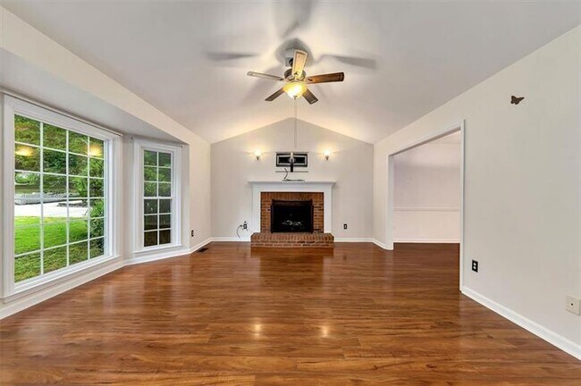 Foto del edificio - 718 Players Ct