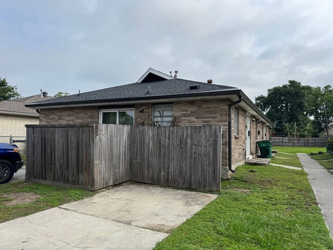 Building Photo - 6467 Park Manor Dr