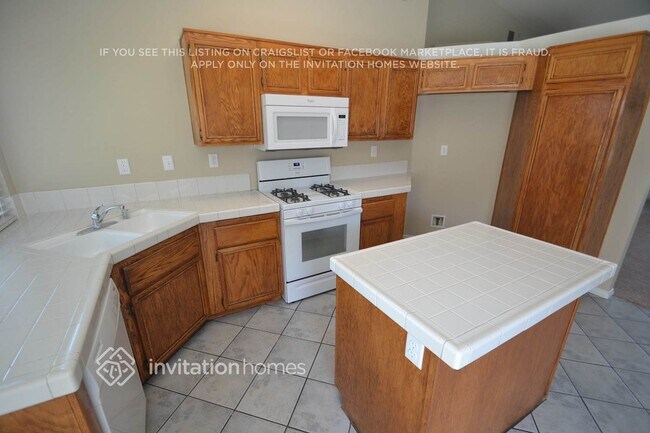 Foto del edificio - 2593 W Fairview Dr